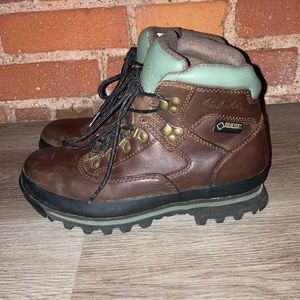 🏔Cabela’s Leather Hiking Boots, Fit women’s 7🏔